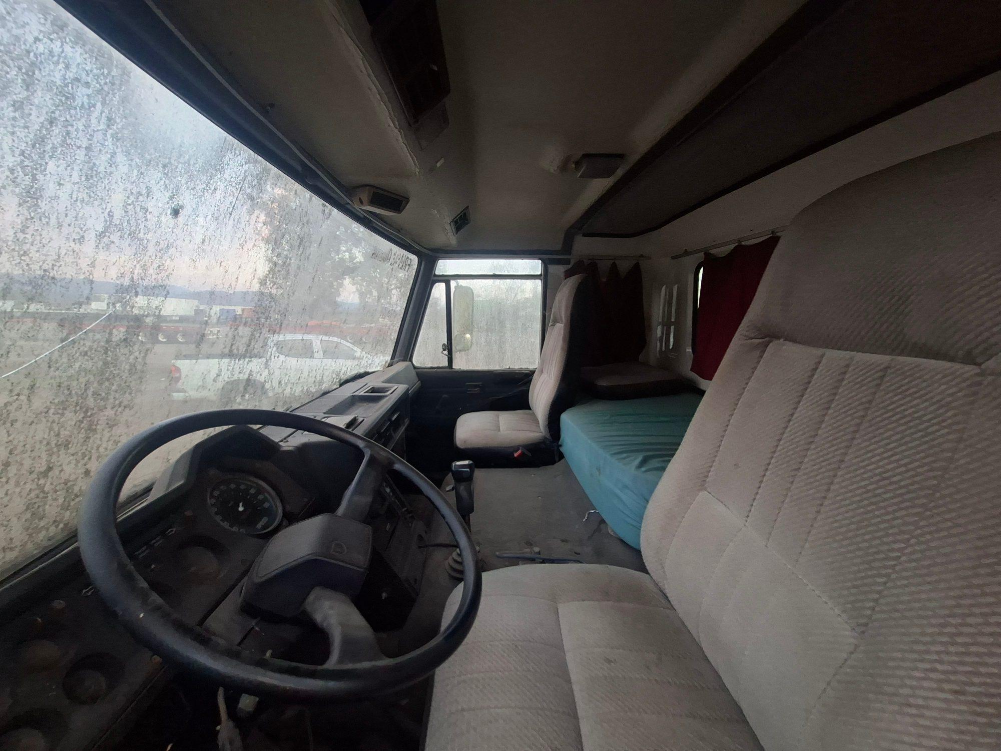 Camión Nissan diesel — imagen 6 de 6