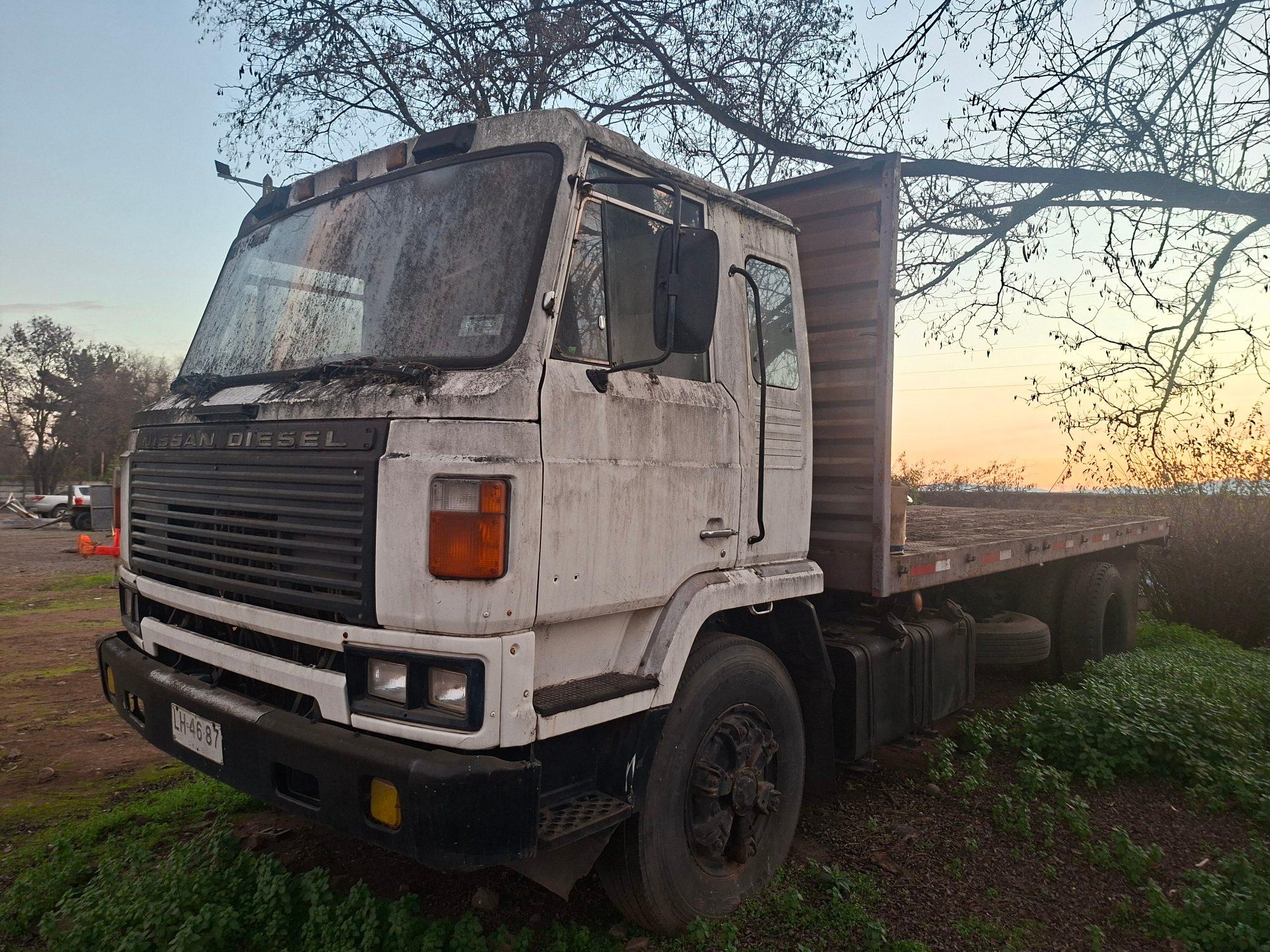 Camión Nissan diesel